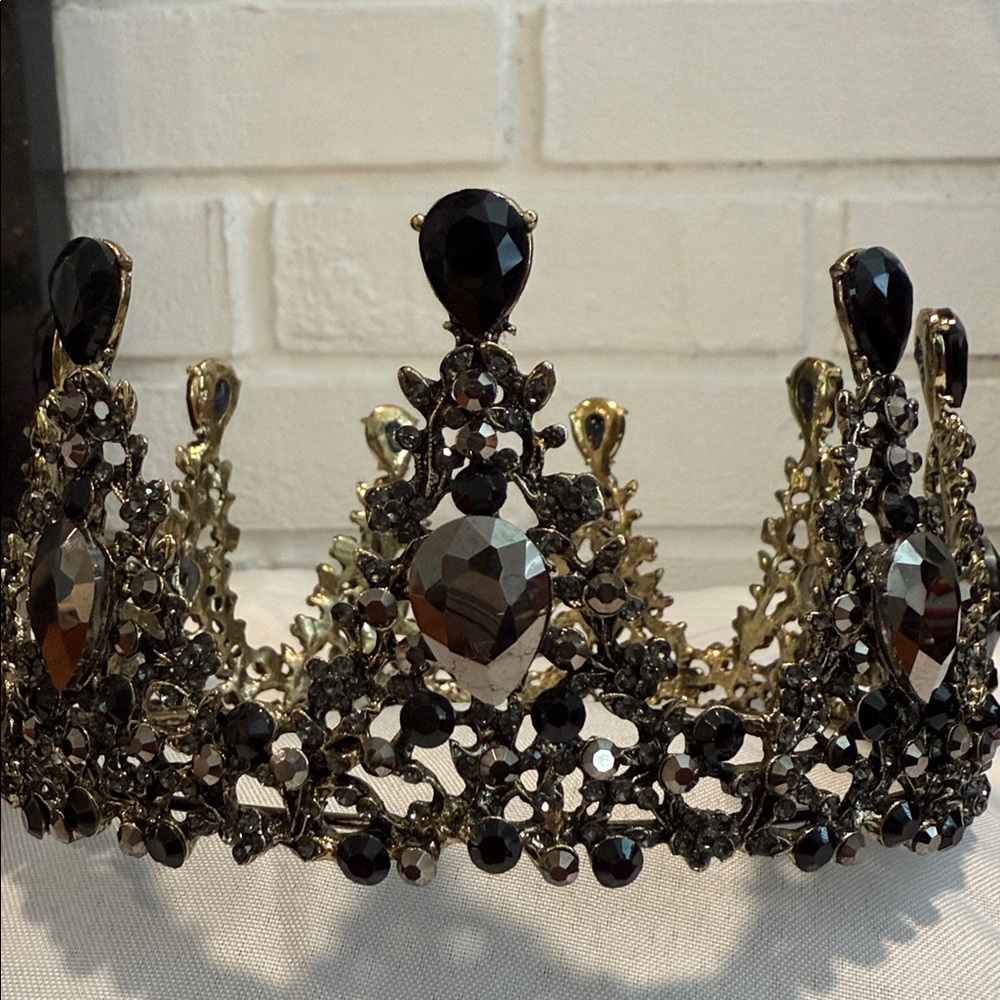 Vintage Elegant Black and Gold Jeweled Crown
